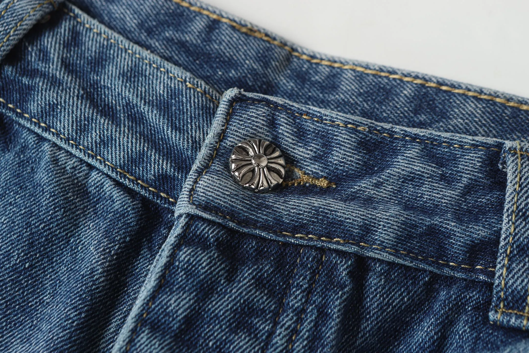 P270 Cross-border model, please do not place an order if you are pursuing quality - Chrome Hearts/Chrome Hearts Cross ✝️ Inlaid embroidered washed jeans, trousers and casual pants - High weight, high density and high quality. The wool is soft, delicate and skin-friendly. It feels soft and silky. It has excellent warmth and skin-friendly properties - Custom-woven and dyed, no color difference. No matter the fabric or workmanship details, it beats the ordinary version on the market - Hardware zipper accessories are all customized, full of details -Colour: washed blue -Size: 28 30 32 34 36